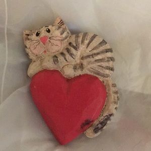 Kitty has a HEART!